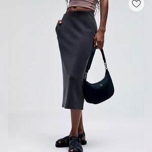 Lululemon Softstreme High-Rise Midi
Skirt
Colour Black
Size 14